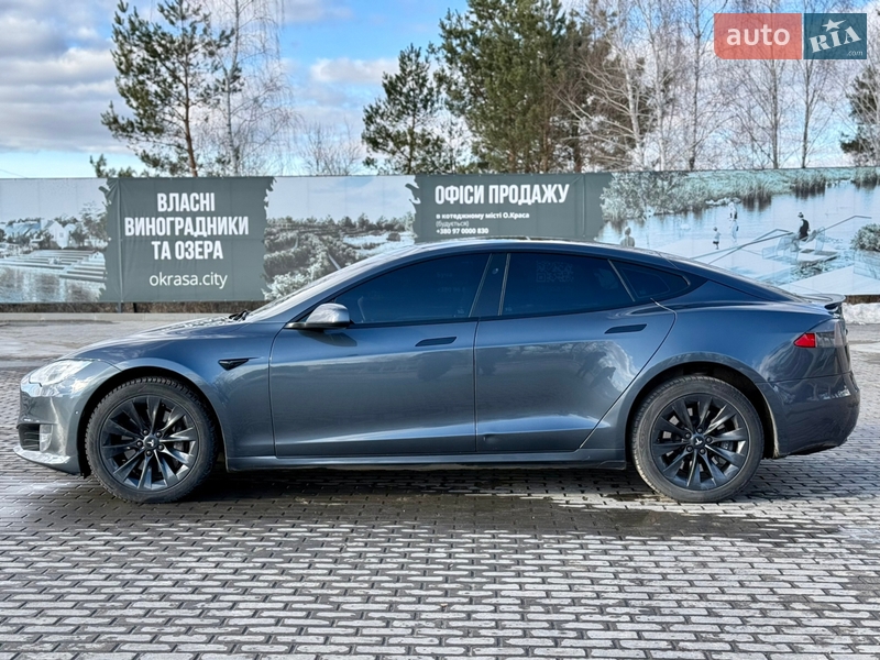 Лифтбек Tesla Model S 2017 в Киеве