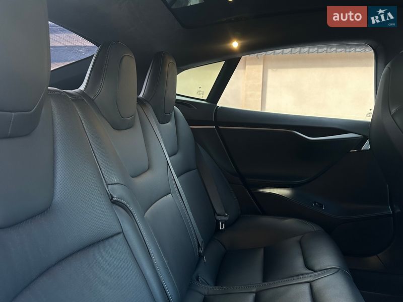 Лифтбек Tesla Model S 2018 в Киеве