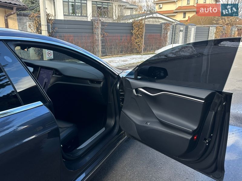 Лифтбек Tesla Model S 2018 в Киеве