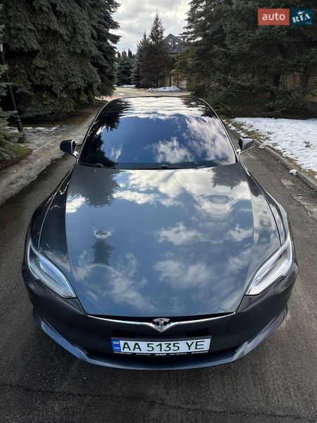 Лифтбек Tesla Model S 2018 в Киеве