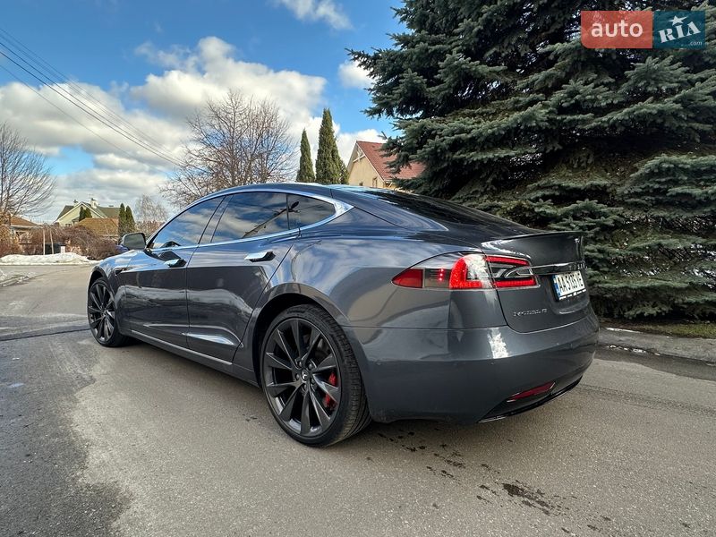 Лифтбек Tesla Model S 2018 в Киеве