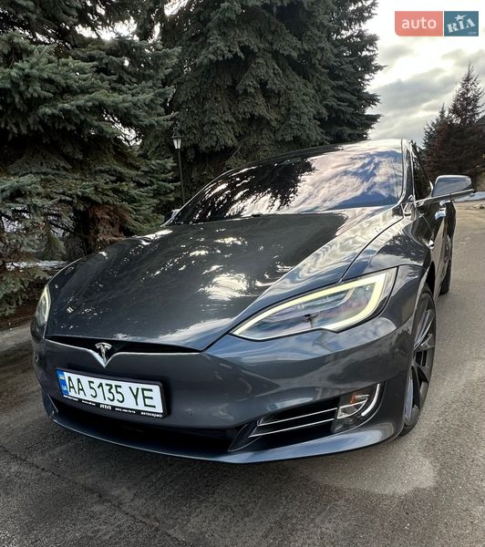Лифтбек Tesla Model S 2018 в Киеве