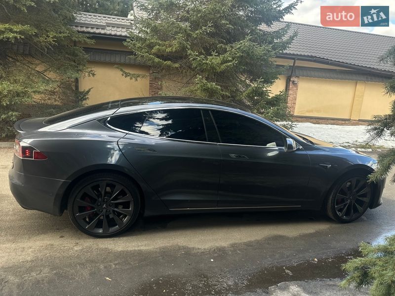 Лифтбек Tesla Model S 2018 в Киеве