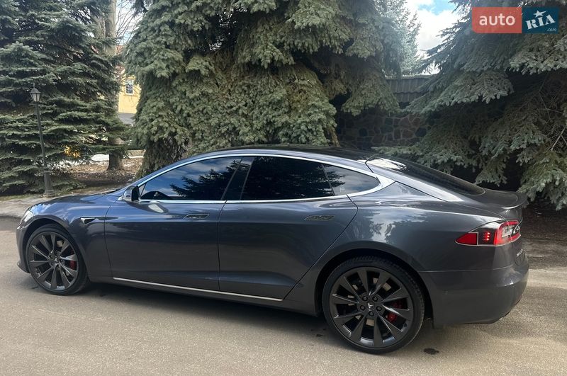 Лифтбек Tesla Model S 2018 в Киеве