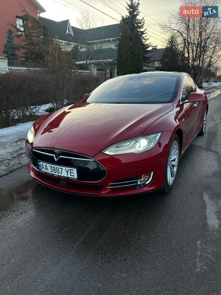 Лифтбек Tesla Model S 2015 в Киеве
