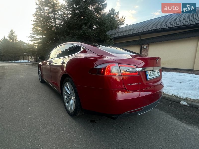 Лифтбек Tesla Model S 2015 в Киеве