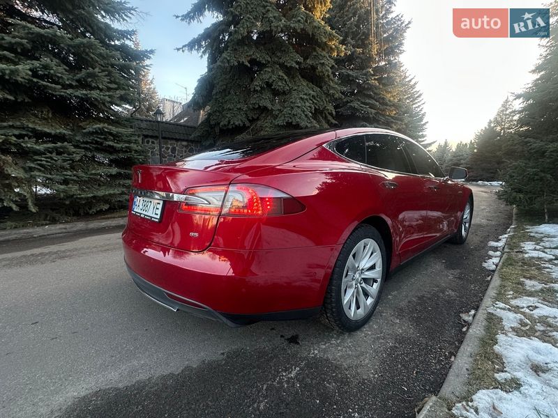 Лифтбек Tesla Model S 2015 в Киеве
