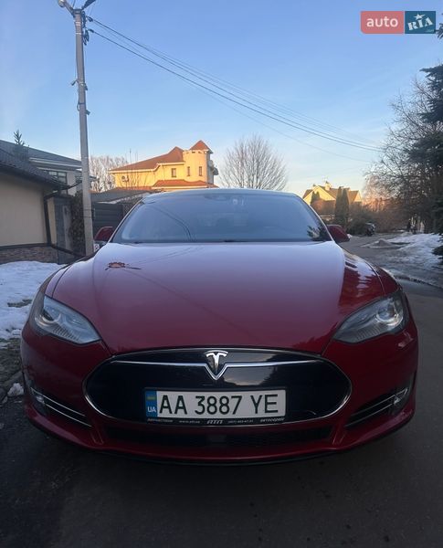 Лифтбек Tesla Model S 2015 в Киеве