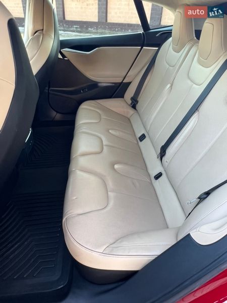 Ліфтбек Tesla Model S 2017 в Чернівцях