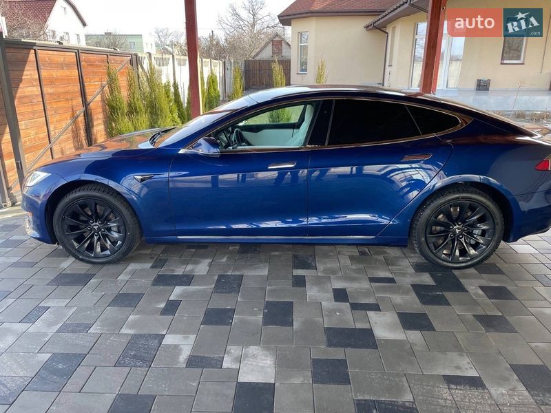 Лифтбек Tesla Model S 2019 в Днепре
