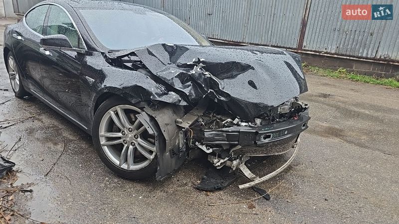 Лифтбек Tesla Model S 2013 в Запорожье