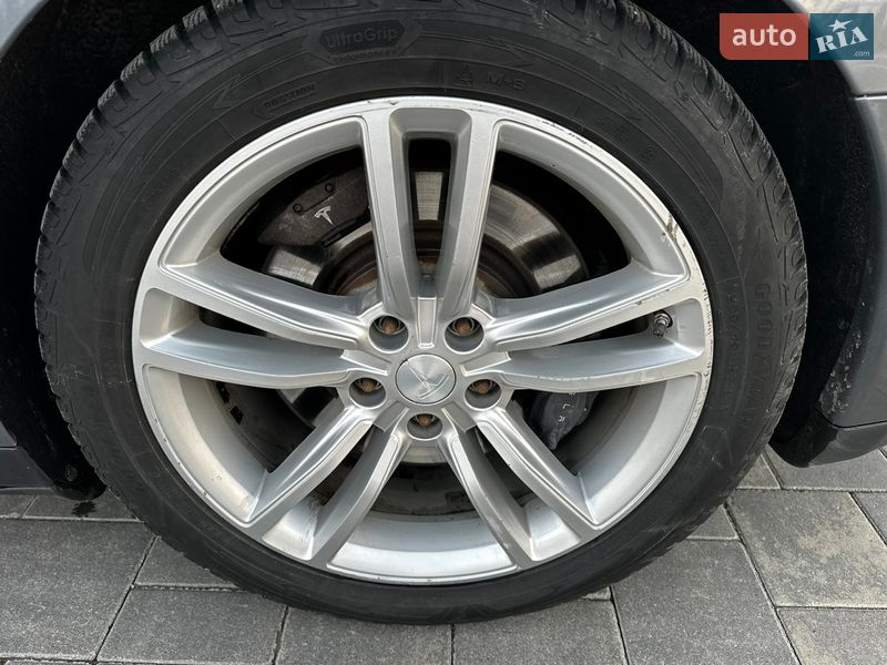 Лифтбек Tesla Model S 2013 в Луцке