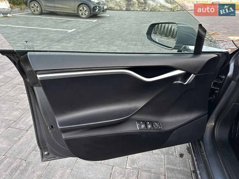 Лифтбек Tesla Model S 2013 в Луцке