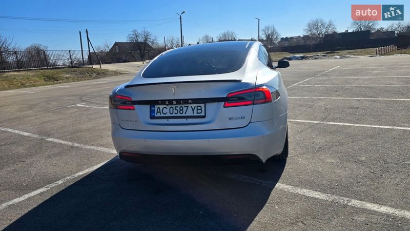 Ліфтбек Tesla Model S 2016 в Луцьку