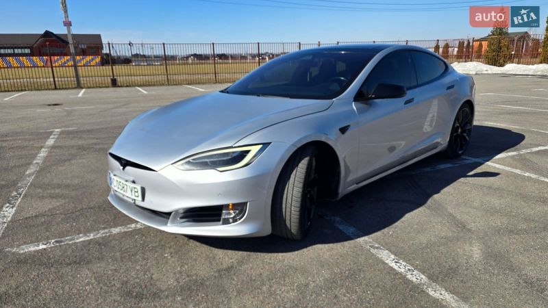 Ліфтбек Tesla Model S 2016 в Луцьку
