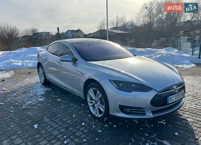 Лифтбек Tesla Model S 2013 в Львове
