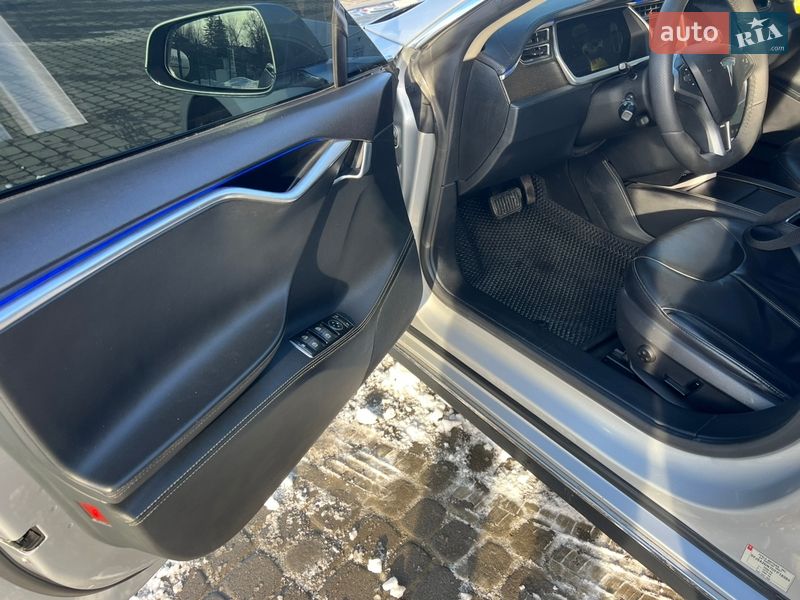 Лифтбек Tesla Model S 2013 в Львове