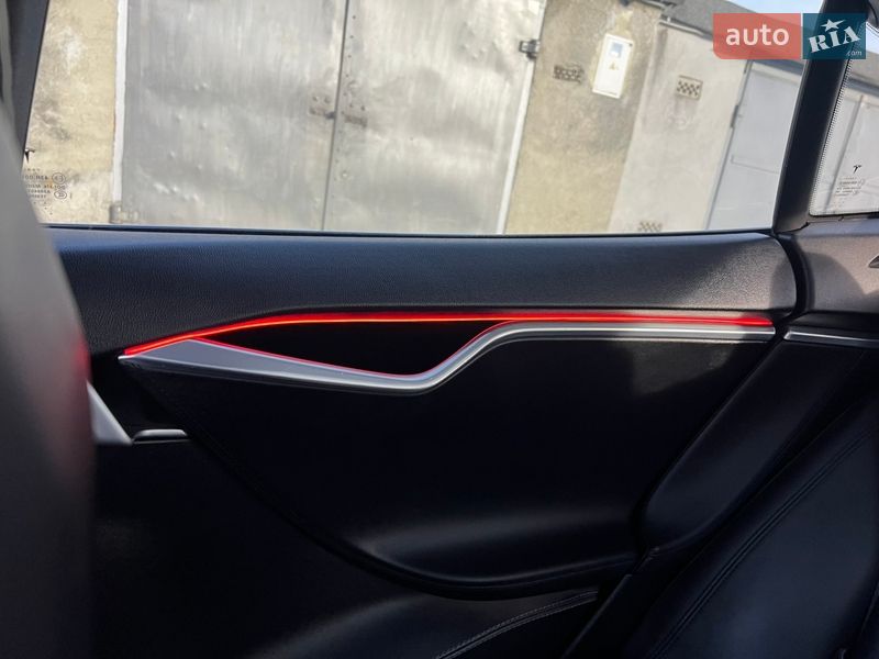 Лифтбек Tesla Model S 2013 в Львове