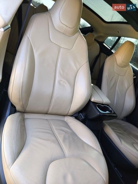 Лифтбек Tesla Model S 2014 в Львове