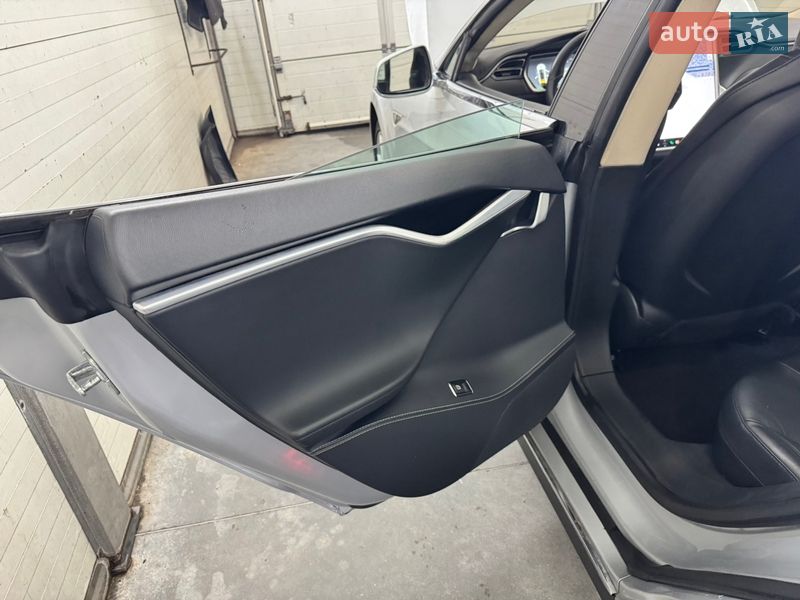 Ліфтбек Tesla Model S 2014 в Луцьку