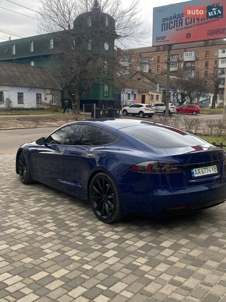 Лифтбек Tesla Model S 2017 в Николаеве