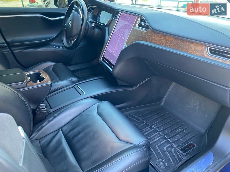 Лифтбек Tesla Model S 2017 в Николаеве