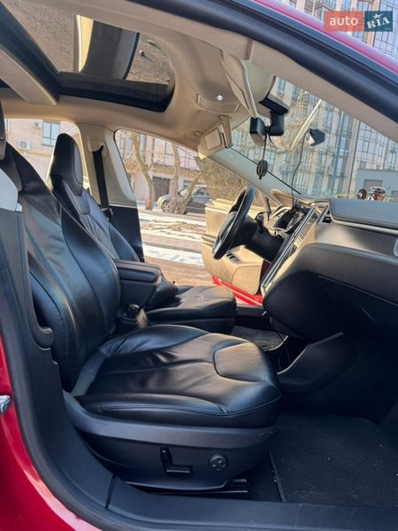 Ліфтбек Tesla Model S 2014 в Черкасах фото 22 Ліфтбек Tesla Model S 2014 в Черкасах