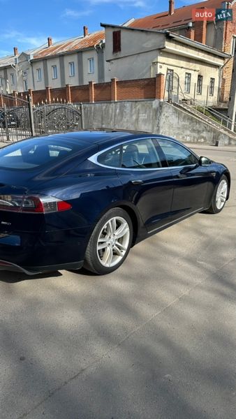 Лифтбек Tesla Model S 2015 в Львове