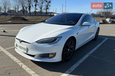 Лифтбек Tesla Model S 2017 в Киеве
