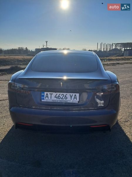 Лифтбек Tesla Model S 2021 в Коломые