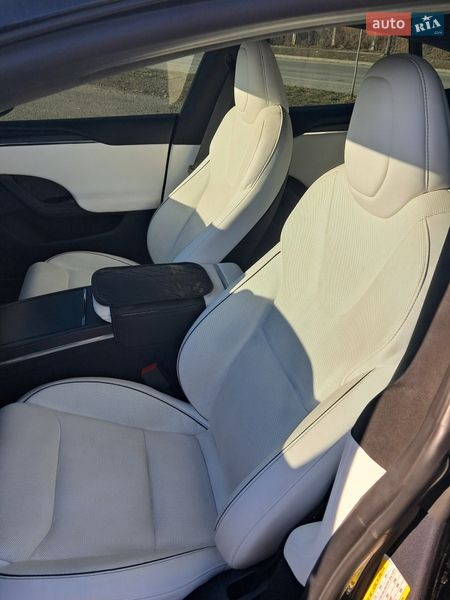 Лифтбек Tesla Model S 2021 в Коломые