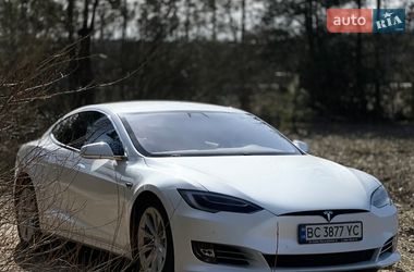 Ліфтбек Tesla Model S 2016 в Львові