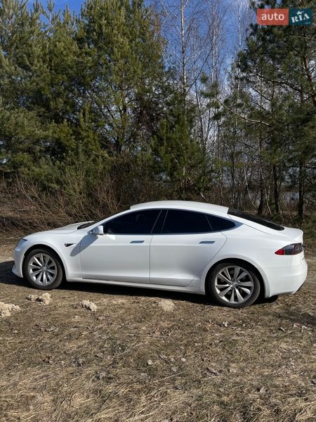 Лифтбек Tesla Model S 2016 в Львове