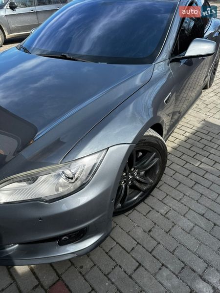 Лифтбек Tesla Model S 2013 в Львове