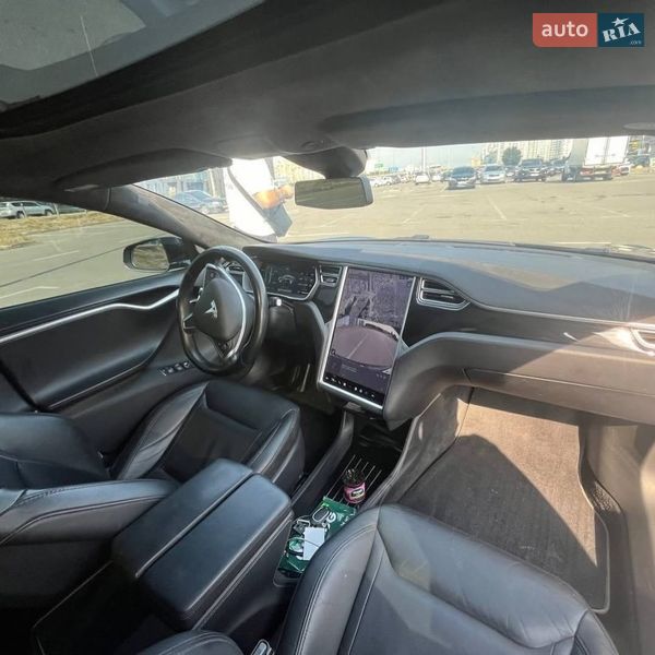 Лифтбек Tesla Model S 2015 в Львове