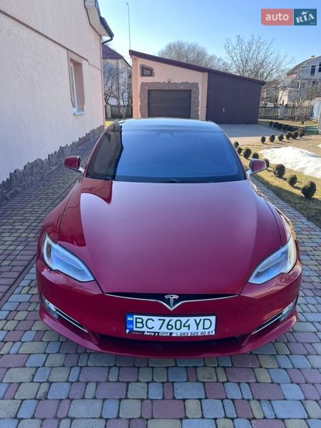 Лифтбек Tesla Model S 2016 в Львове