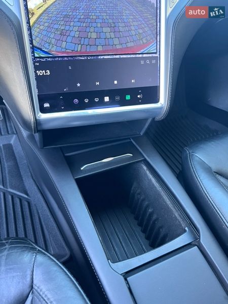 Лифтбек Tesla Model S 2016 в Львове