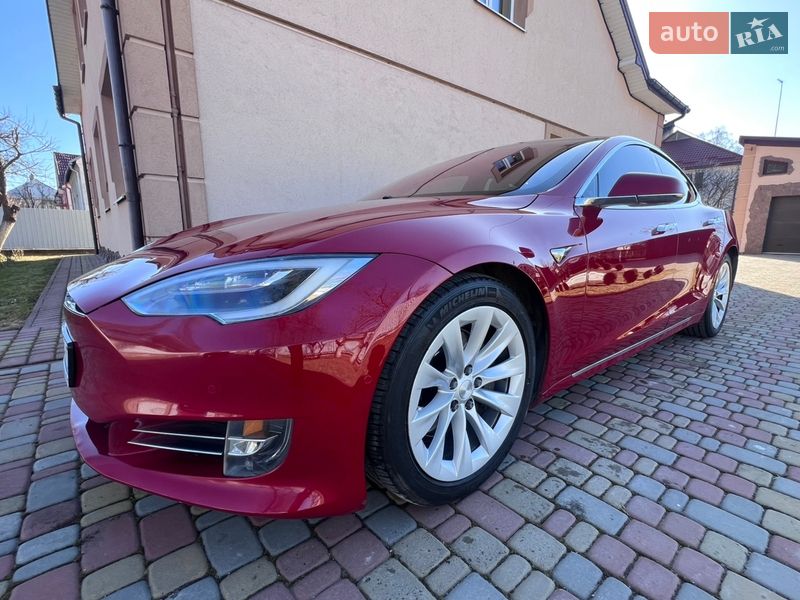 Лифтбек Tesla Model S 2016 в Львове