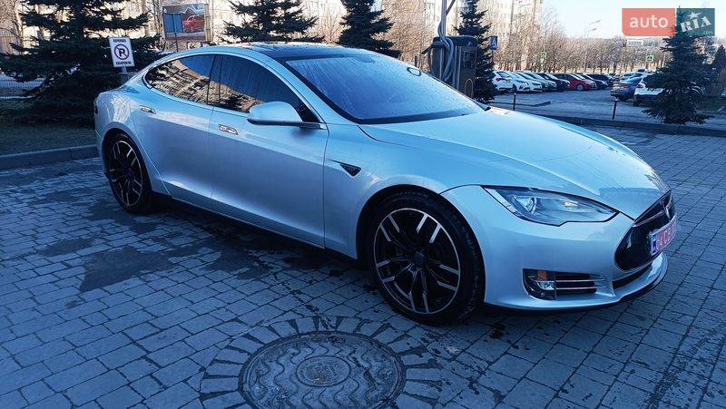 Лифтбек Tesla Model S 2013 в Львове