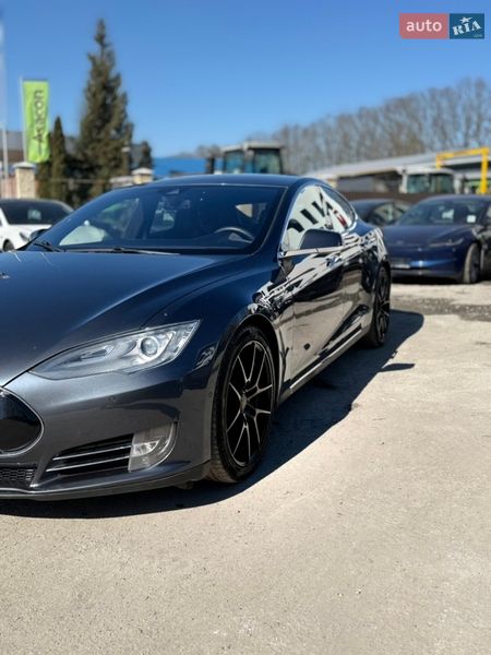 Лифтбек Tesla Model S 2015 в Виннице