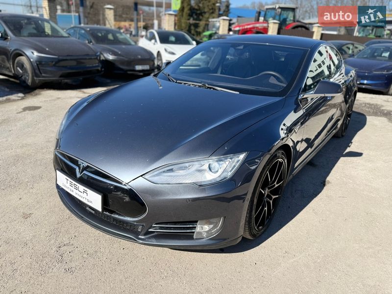 Лифтбек Tesla Model S 2015 в Виннице