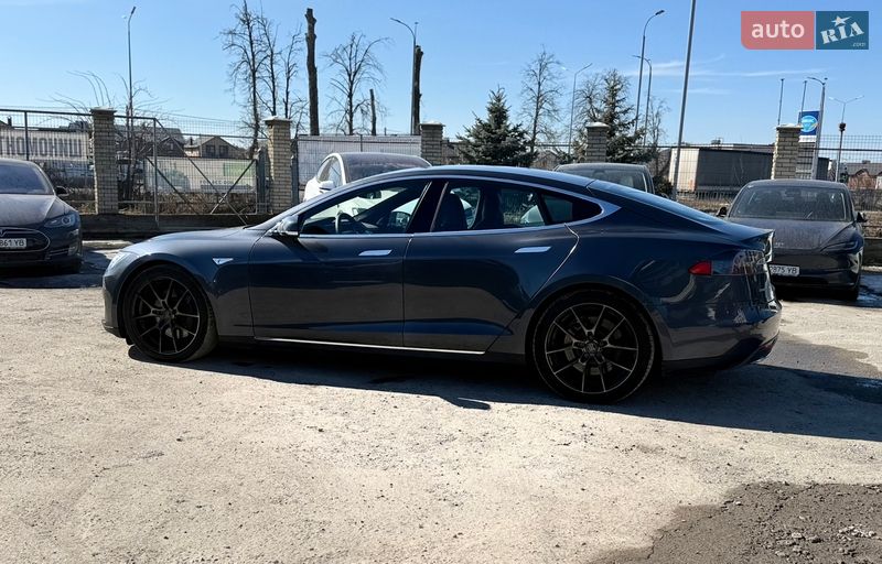 Лифтбек Tesla Model S 2015 в Виннице