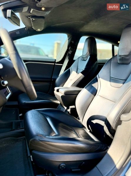 Лифтбек Tesla Model S 2015 в Виннице