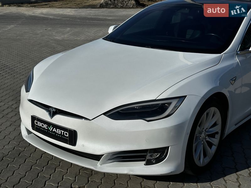 Ліфтбек Tesla Model S 2016 в Львові