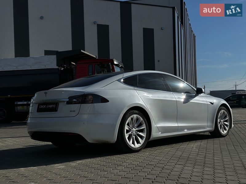 Ліфтбек Tesla Model S 2016 в Львові