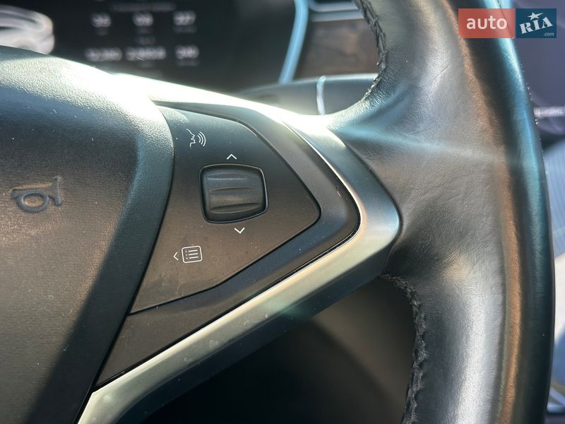 Ліфтбек Tesla Model S 2016 в Львові