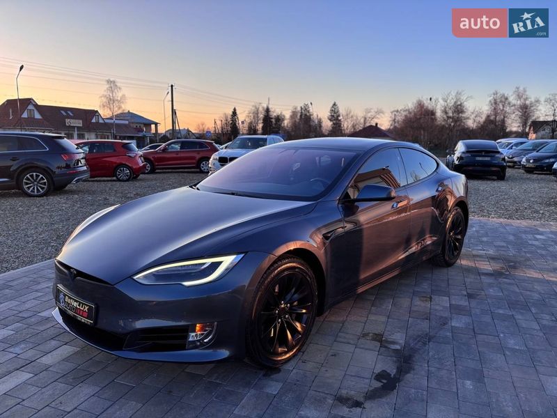 Лифтбек Tesla Model S 2017 в Коломые