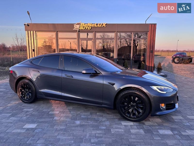 Лифтбек Tesla Model S 2017 в Коломые
