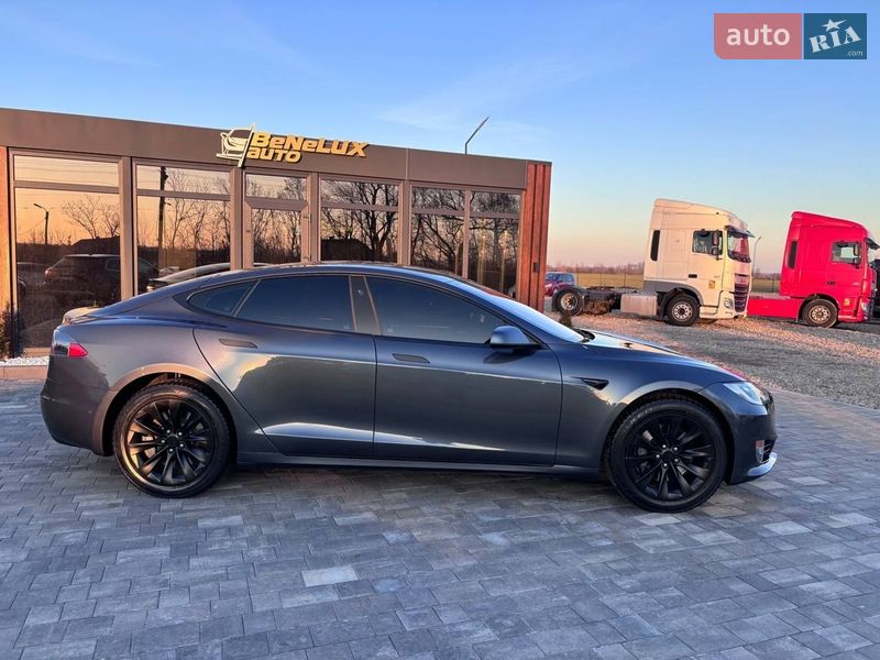 Лифтбек Tesla Model S 2017 в Коломые