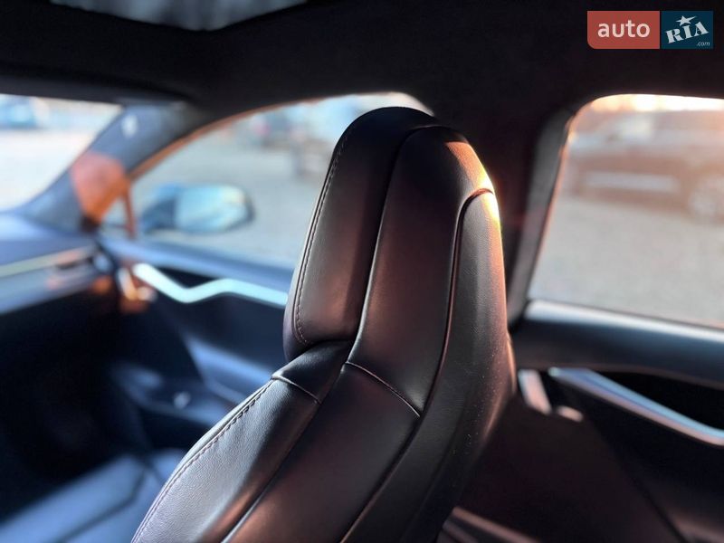 Лифтбек Tesla Model S 2017 в Коломые